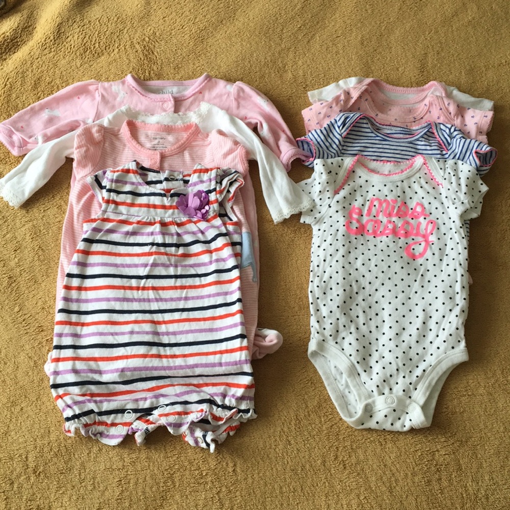 Bundle of 8 Onesies for girls size 0-3M